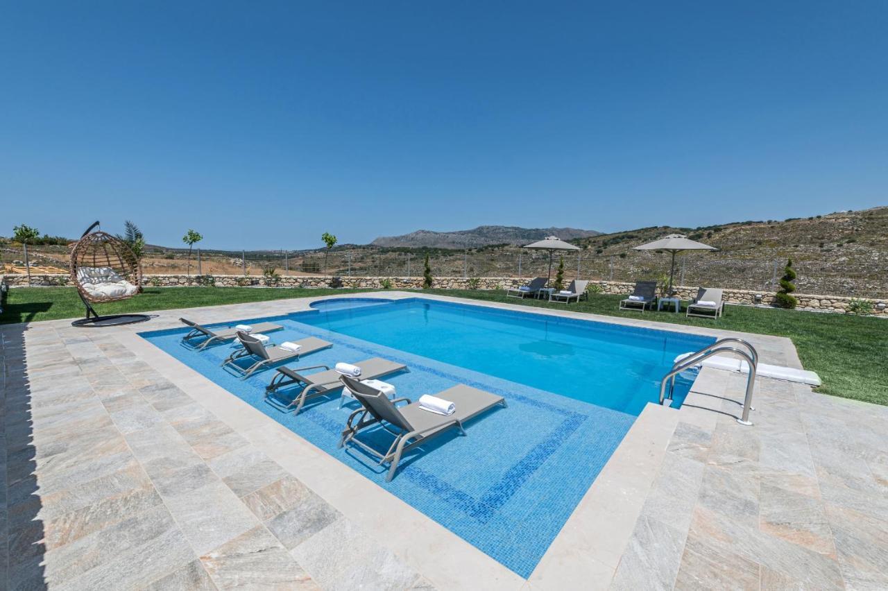 Marielia - With 60m2 Private Pool Arménoi